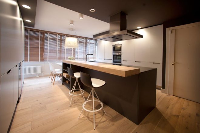 Sube Susaeta Interiorismo www.subeinteriorismo.com realiza la decoracion de vivienda en Bilbao, reforma integral. Diseño interior de gran cocina