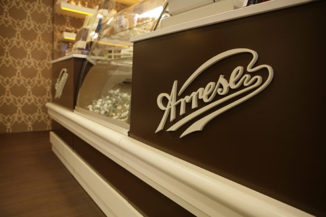 interiorismo comercial, diseño de pastelerias Arrese Deusto