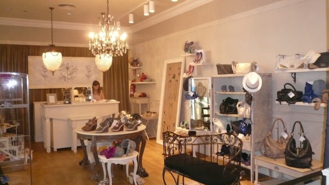 Interiorismo comercial: calzado y complementos "Hazel"