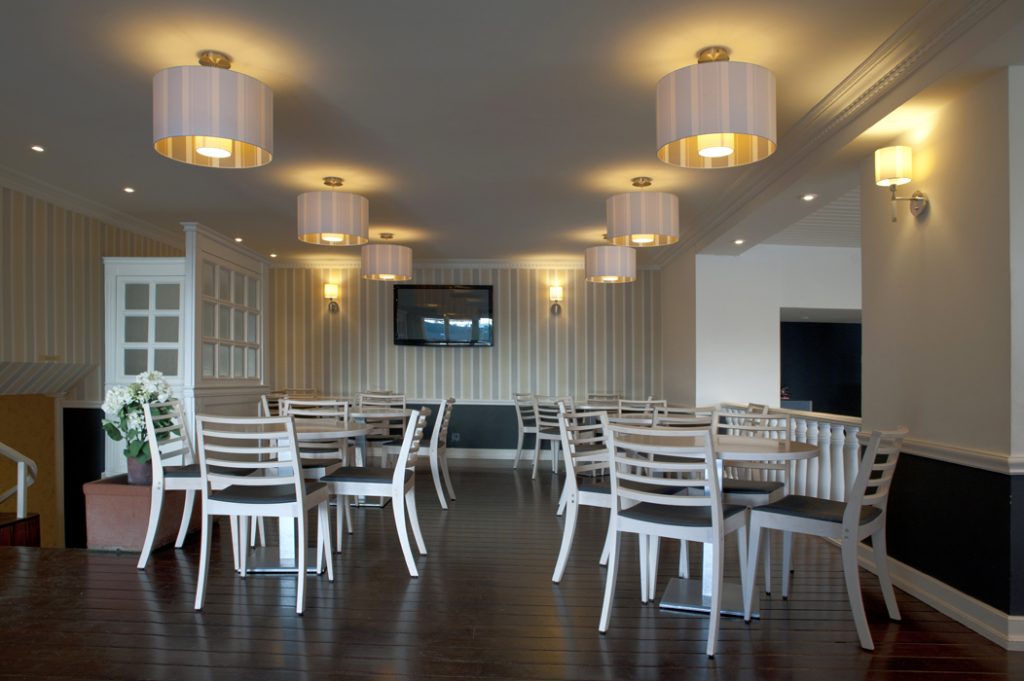 Sube Susaeta Interiorismo, diseño interior cafeteria Club Jolaseta de Neguri - Getxo (Bizkaia)