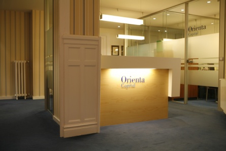 Decoración oficinas en Bilbao para "Orienta"