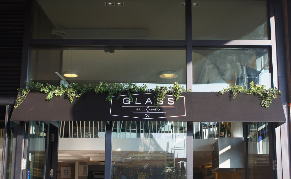 Decoración bares: diseño del bar "Glass Grill Urbano" en Getxo