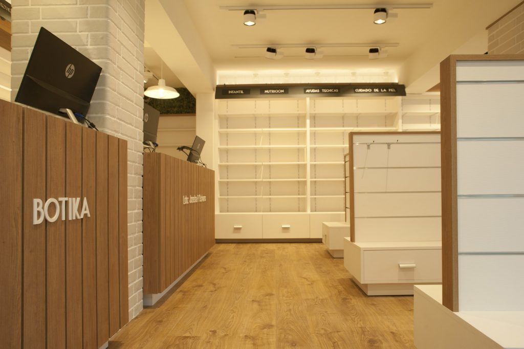 Sube Interiorismo Bilbao diseño interior de farmacia