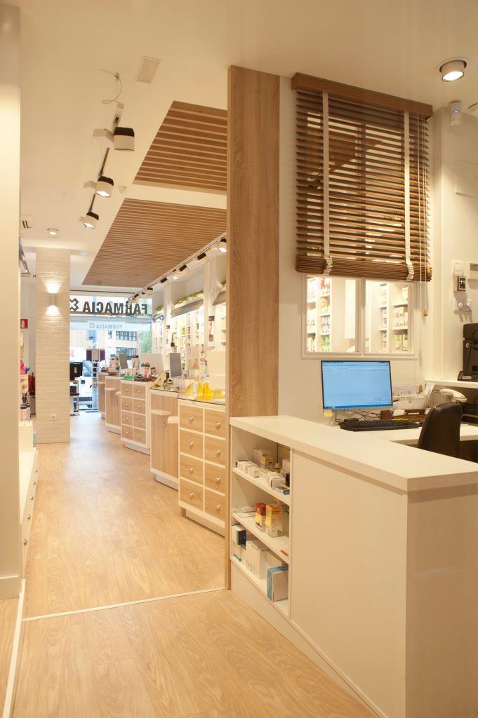 Sube Interiorismo Bilbao diseño farmacia