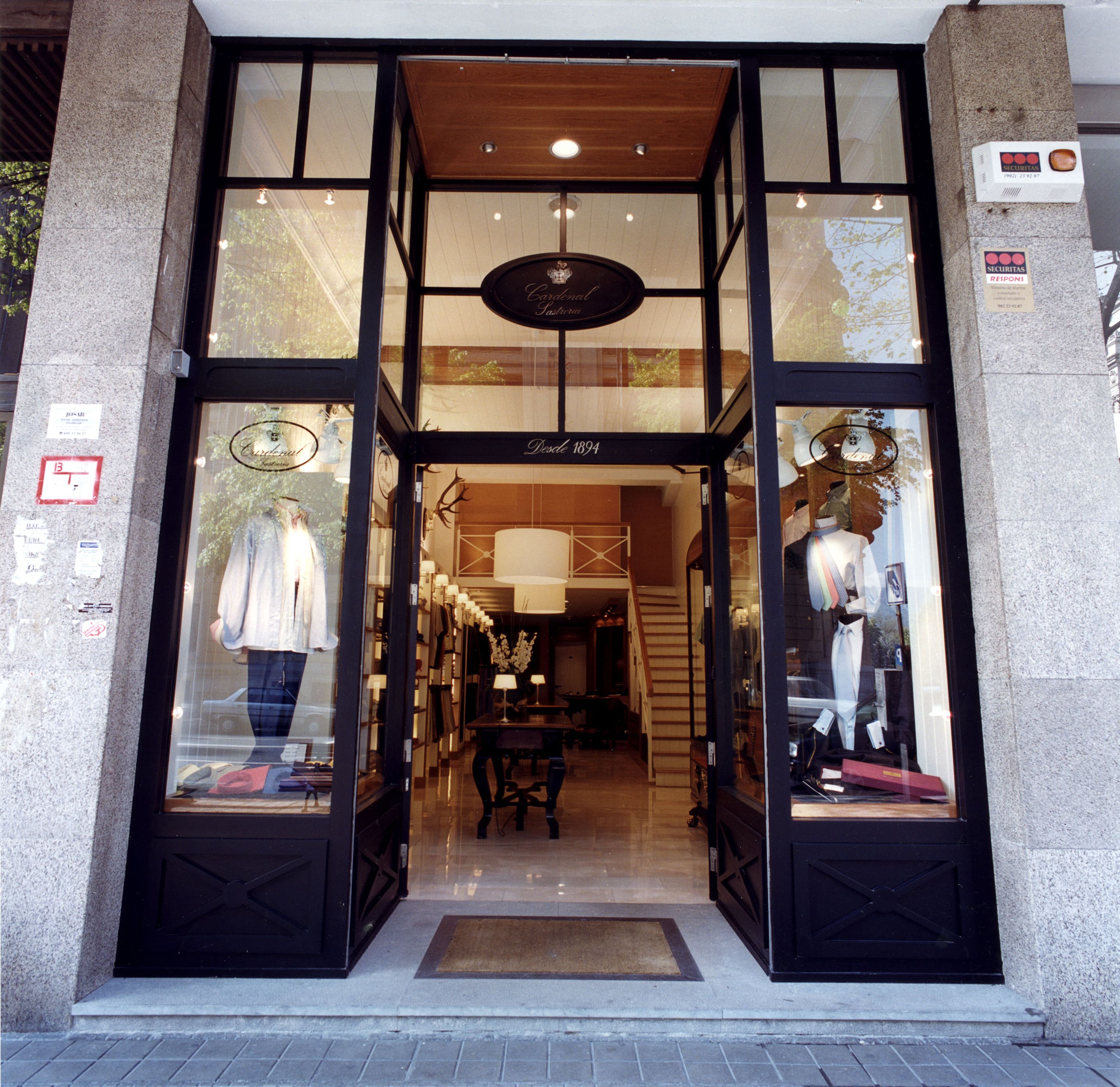Proyecto de interiorismo comercial para tienda de moda en Bilbao, por Begoña Susaeta